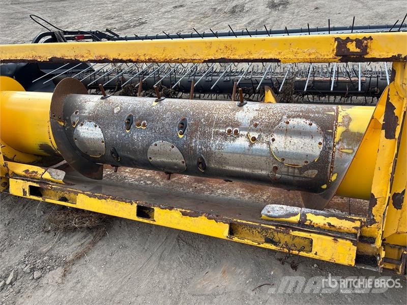 New Holland 76C 14 ft Combine Pickup Header Cabezales de cosechadoras combinadas