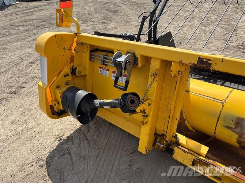 New Holland 76C 14 ft Combine Pickup Header Cabezales de cosechadoras combinadas