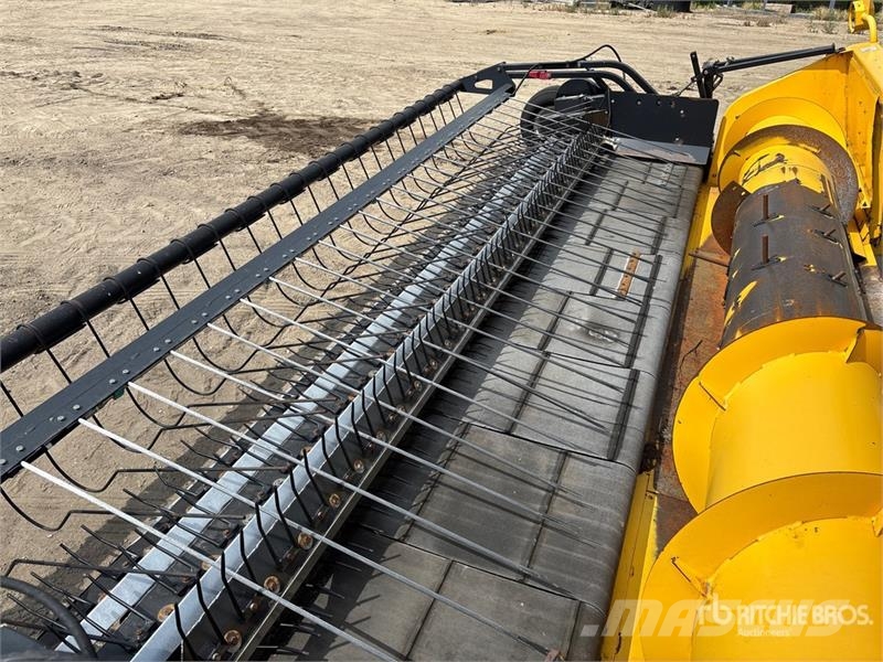 New Holland 76C 14 ft Combine Pickup Header Cabezales de cosechadoras combinadas