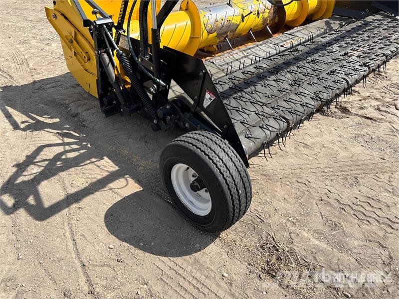 New Holland 76C 14 ft Combine Pickup Header Cabezales de cosechadoras combinadas