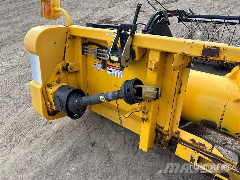 New Holland 76C 14 ft Combine Pickup Header Cabezales de cosechadoras combinadas
