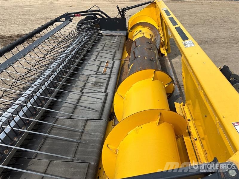 New Holland 76C 14 ft Combine Pickup Header Cabezales de cosechadoras combinadas