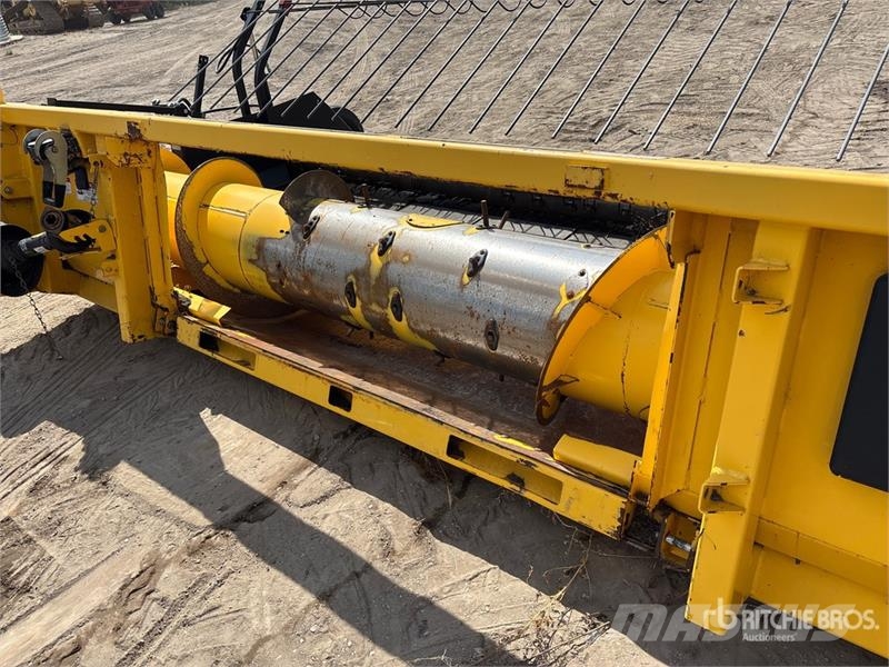 New Holland 76C 14 ft Combine Pickup Header Cabezales de cosechadoras combinadas