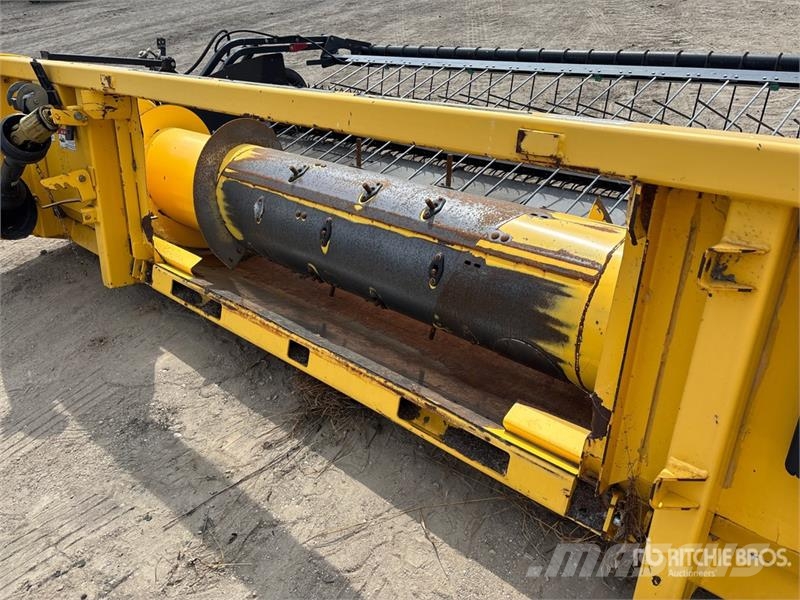 New Holland 76C 14 ft Combine Pickup Header Cabezales de cosechadoras combinadas