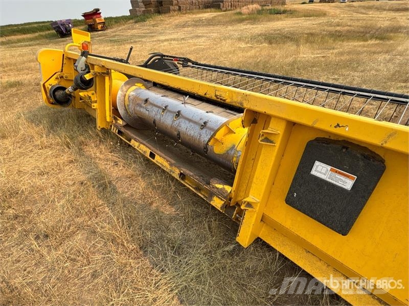 New Holland 76C 16 ft Belt -Type Combine Pickup Header Cabezales de cosechadoras combinadas