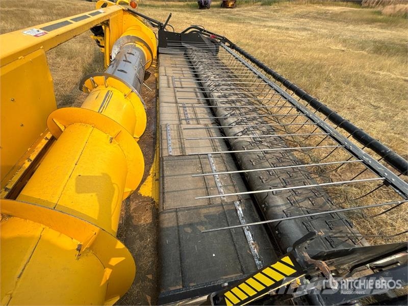 New Holland 76C 16 ft Belt -Type Combine Pickup Header Cabezales de cosechadoras combinadas