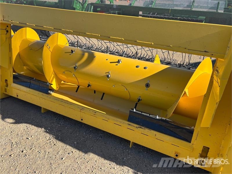 New Holland 790C15 15 ft Belt Combine Pickup Header Kombájn adapterek