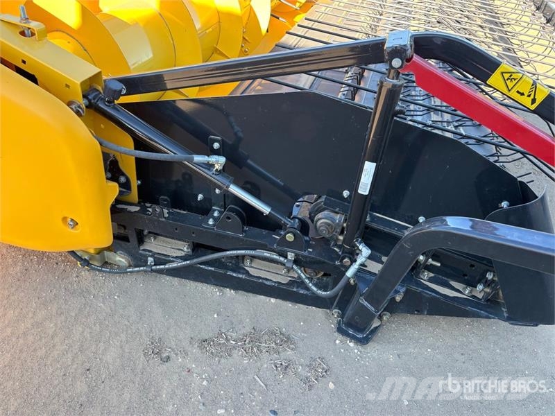 New Holland 790C15 15 ft Belt Combine Pickup Header Kombájn adapterek