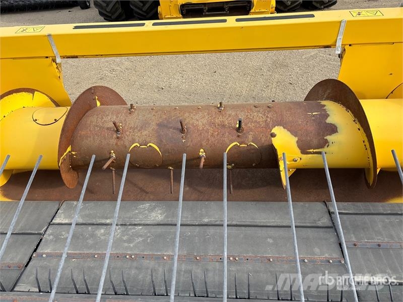 New Holland 790C15 15 ft Combine Pickup Header Testate per mietitrebbie