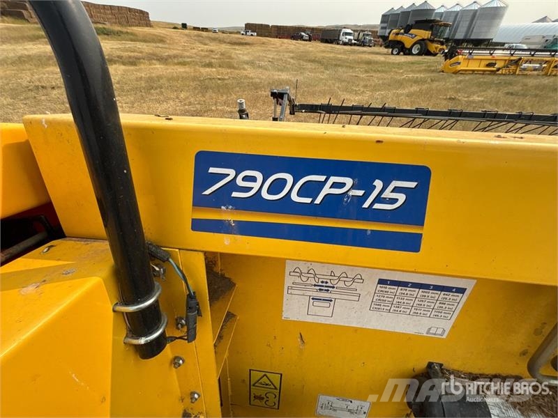 New Holland 790CP-15 15 ft Combine Pickup Header Cabezales de cosechadoras combinadas