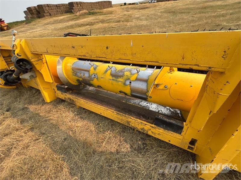 New Holland 790CP-15 15 ft Combine Pickup Header Cabezales de cosechadoras combinadas