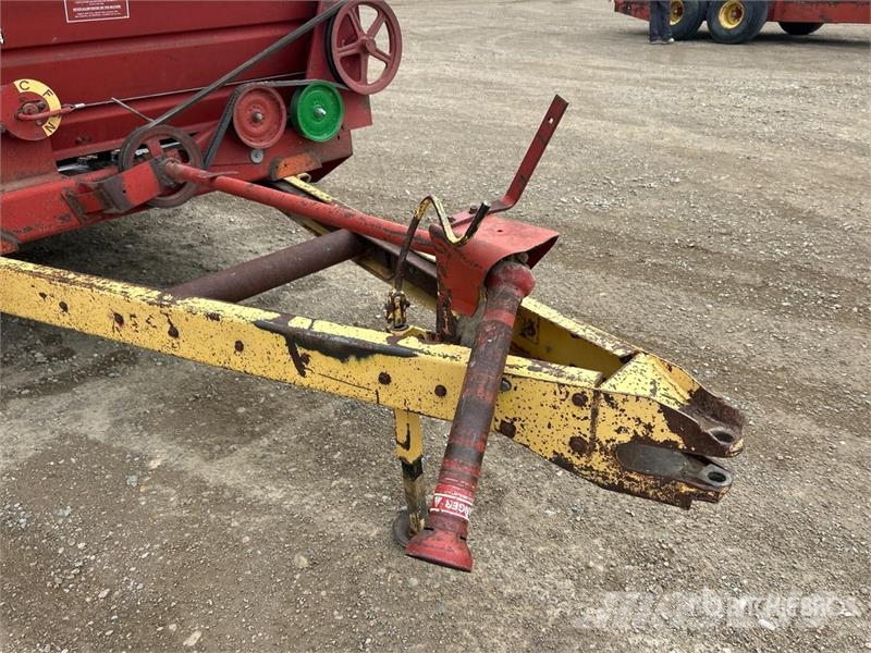 New Holland 795 T/A Manure Spreader Kuivalannan levittimet