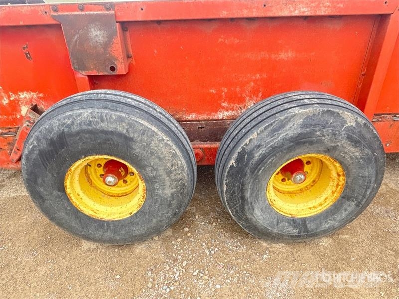 New Holland 795 T/A Manure Spreader Kuivalannan levittimet