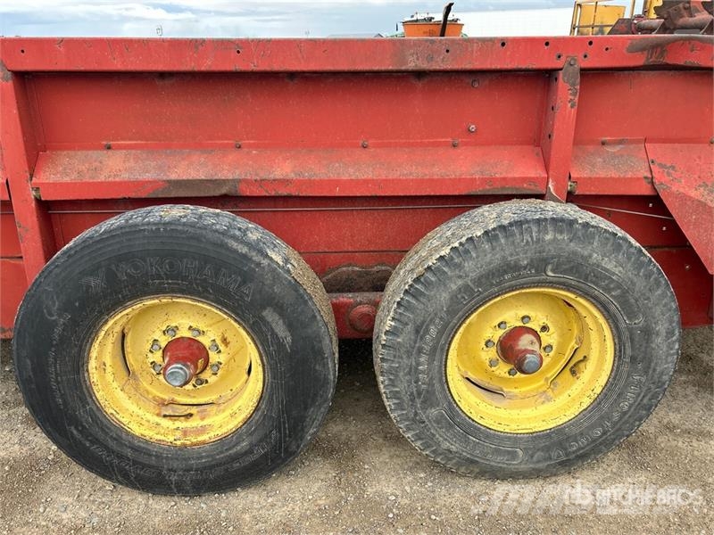 New Holland 795 T/A Manure Spreader Kuivalannan levittimet