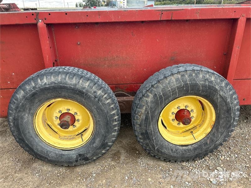 New Holland 795 T/A Manure Spreader Kuivalannan levittimet