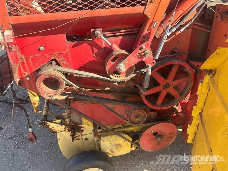 New Holland 851 Round Baler محزمات مستديرة