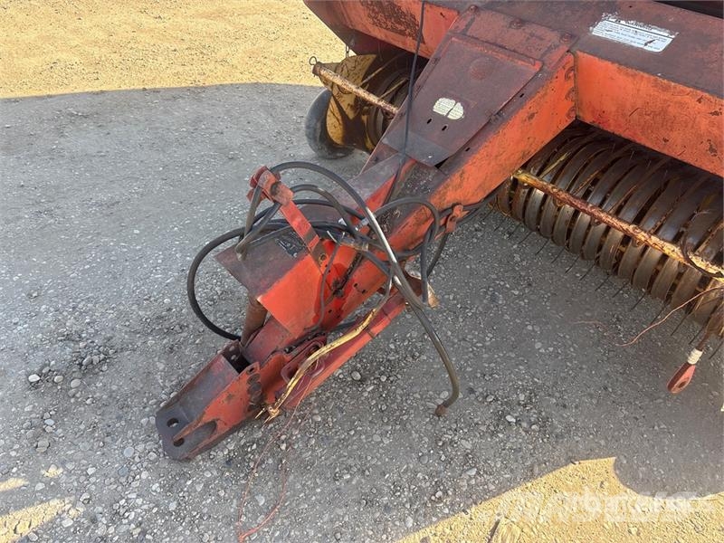 New Holland 851 Round Baler محزمات مستديرة