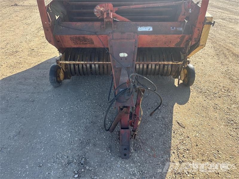 New Holland 851 Round Baler محزمات مستديرة
