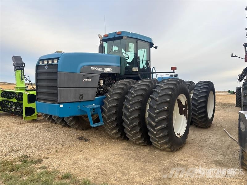 New Holland 9882 4WD Tractor الجرارات