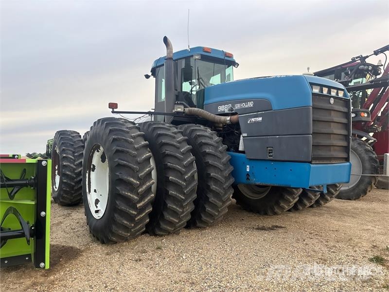 New Holland 9882 4WD Tractor الجرارات