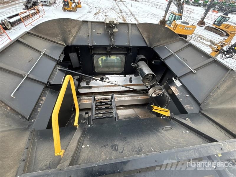 New Holland CR8090 حصادات