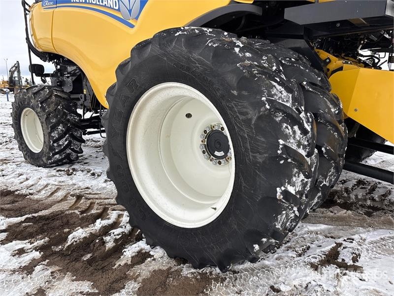 New Holland CR8090 حصادات