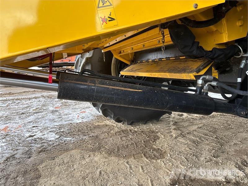 New Holland CR9.90 Combine Harvester Kombájnok