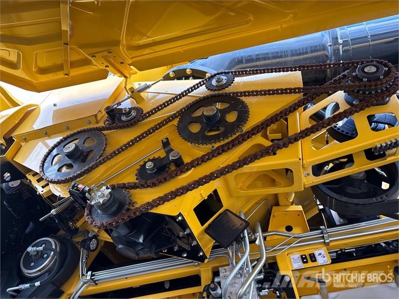 New Holland CR9.90 Combine Harvester Kombájnok