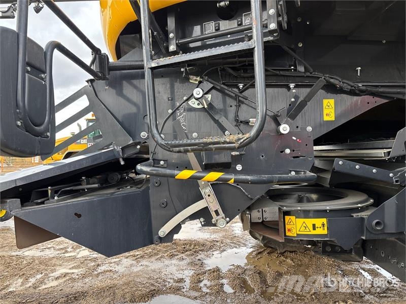 New Holland CR9.90 Combine Harvester Kombájnok