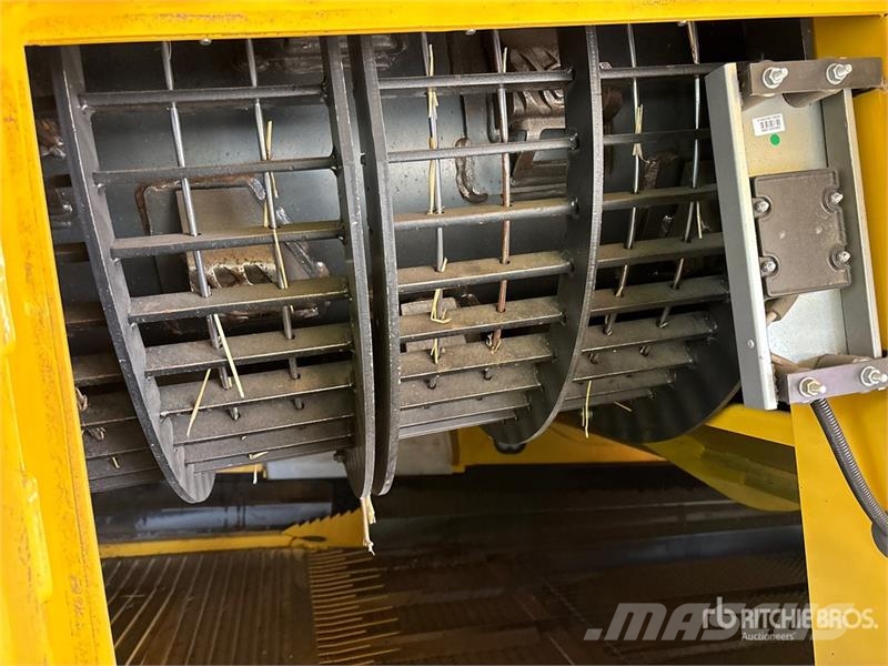 New Holland CR9.90 Revelation Combine Harvester Mejetærskere