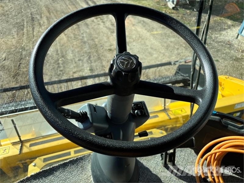 New Holland CR9090 حصادات