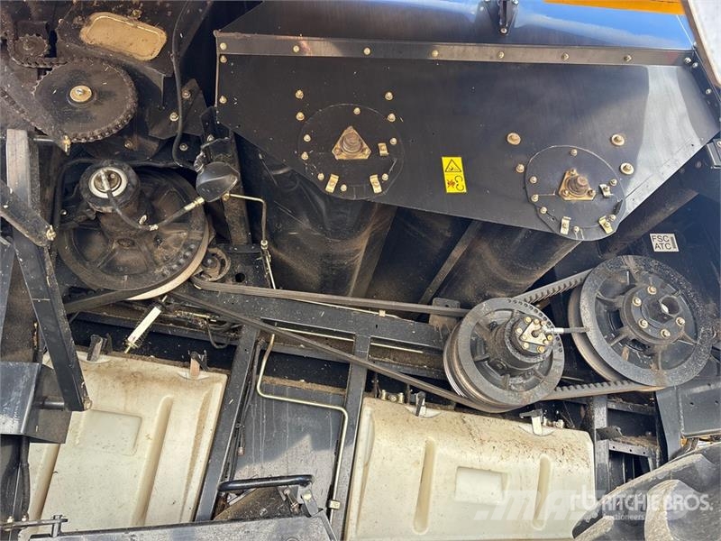 New Holland CR9090 حصادات