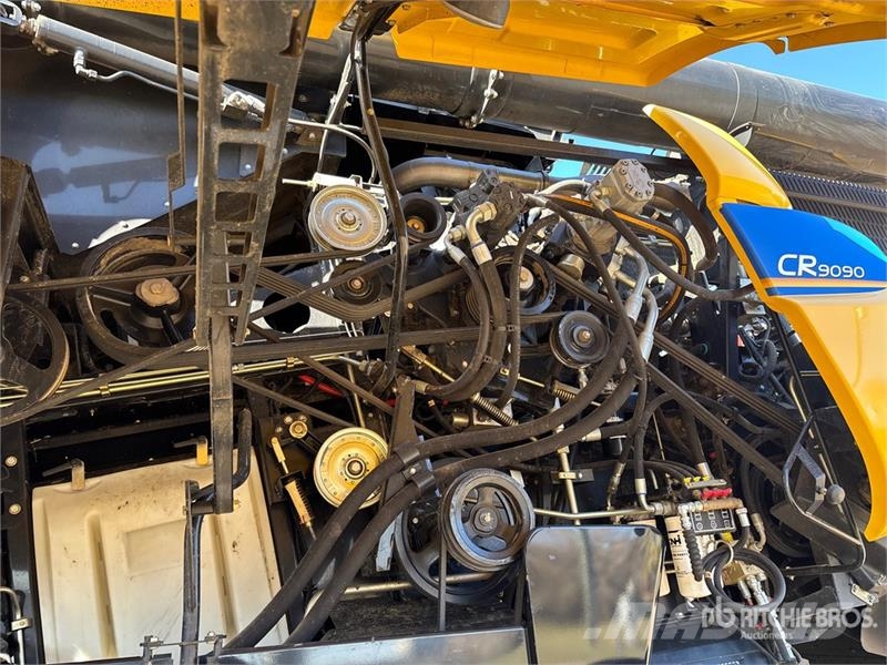 New Holland CR9090 حصادات