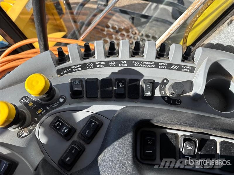 New Holland CR9090 حصادات