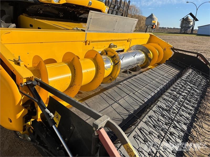 New Holland CR9090 حصادات