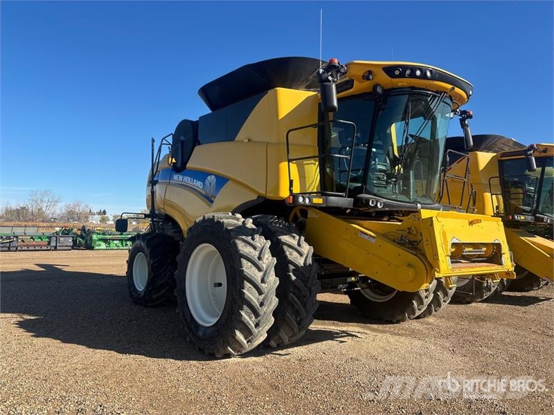 New Holland CX8.80 Combine Harvester حصادات
