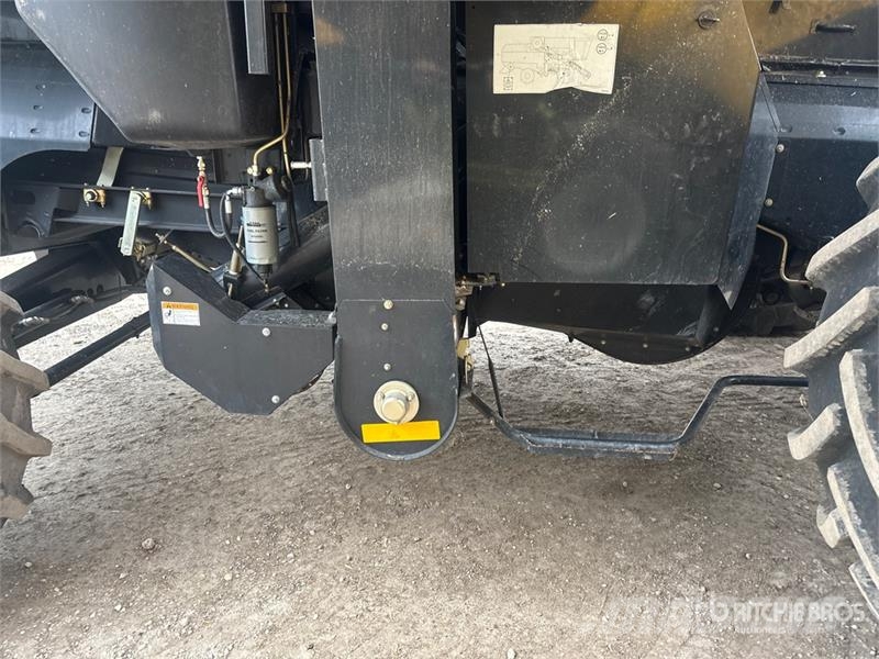 New Holland CX8080 Combine harvesters