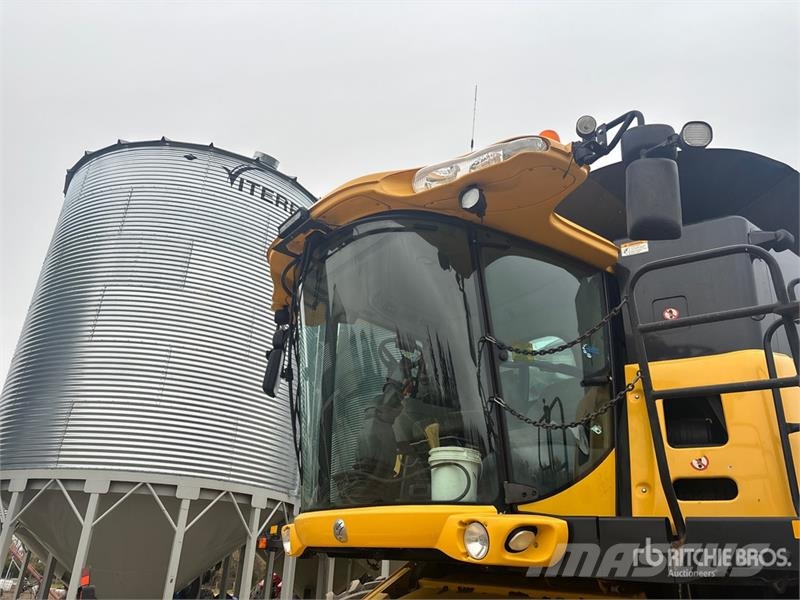 New Holland CX8080 Combine harvesters