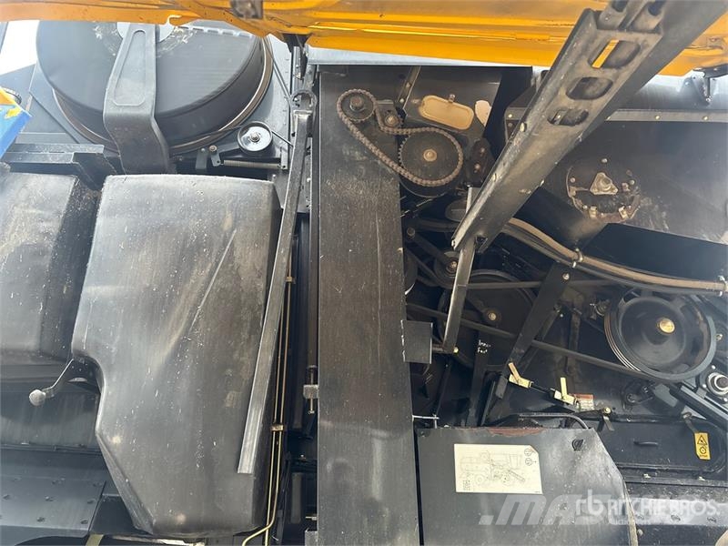 New Holland CX8080 Combine harvesters