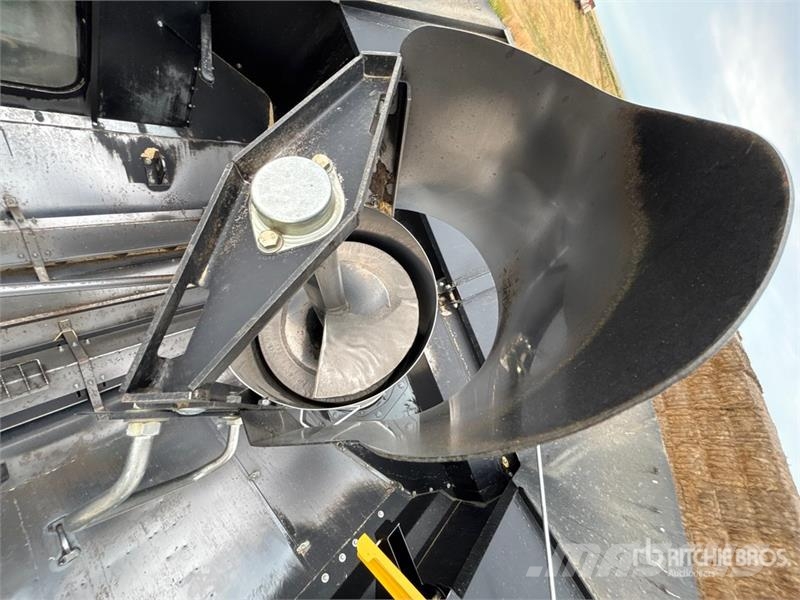 New Holland CX8080 حصادات