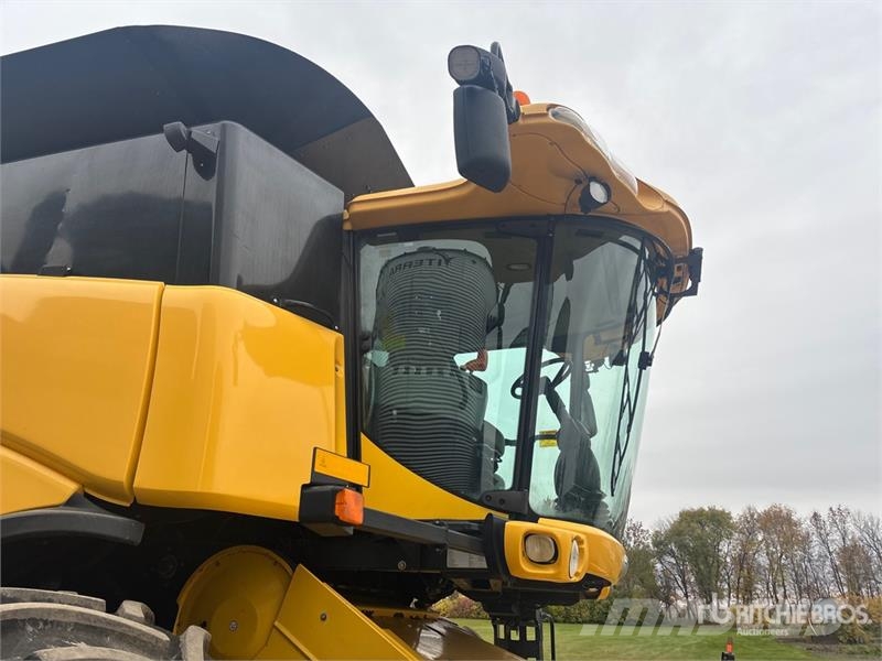 New Holland CX8080 Combine harvesters