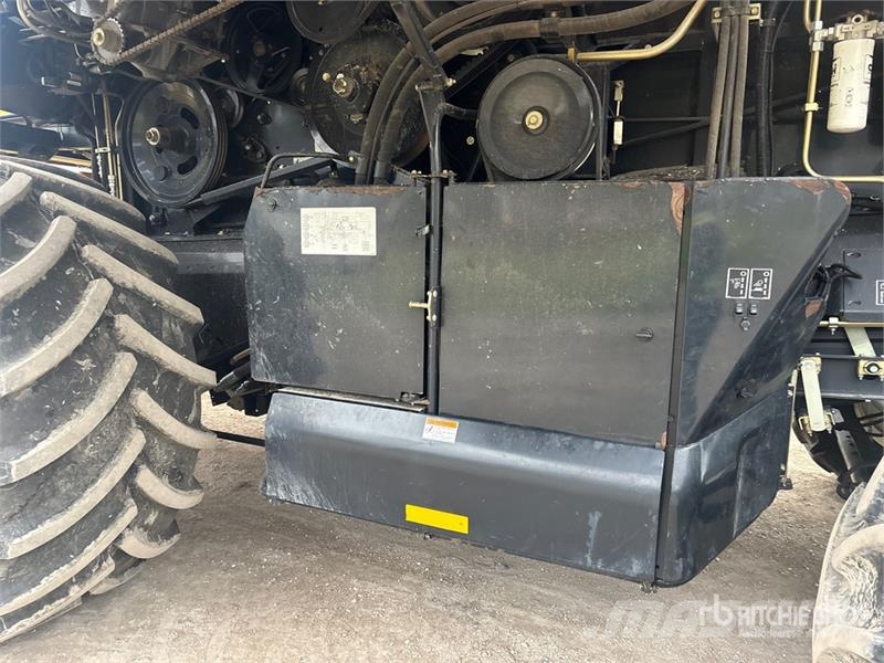New Holland CX8080 Combine harvesters