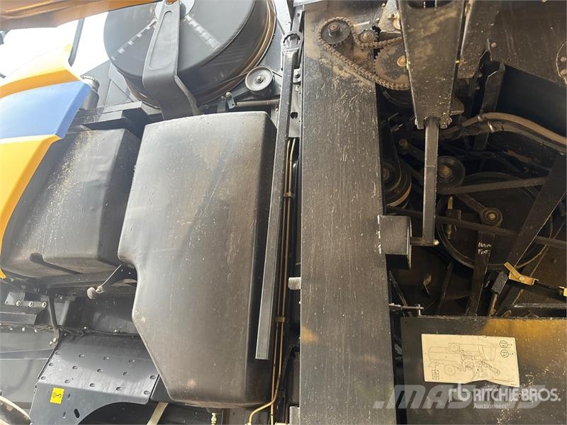 New Holland CX8080 Combine harvesters