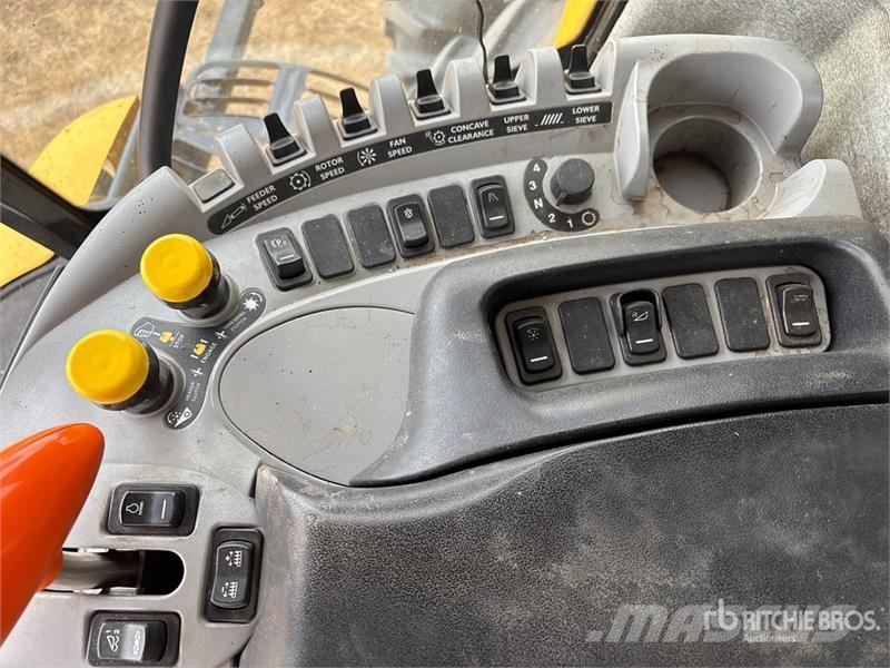 New Holland CX8080 حصادات