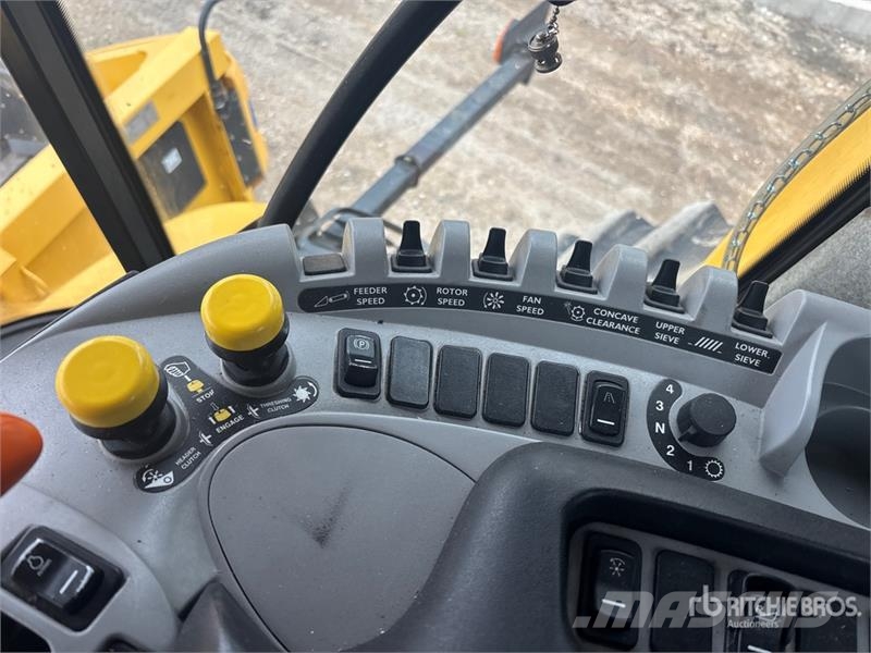 New Holland CX8080 Combine harvesters
