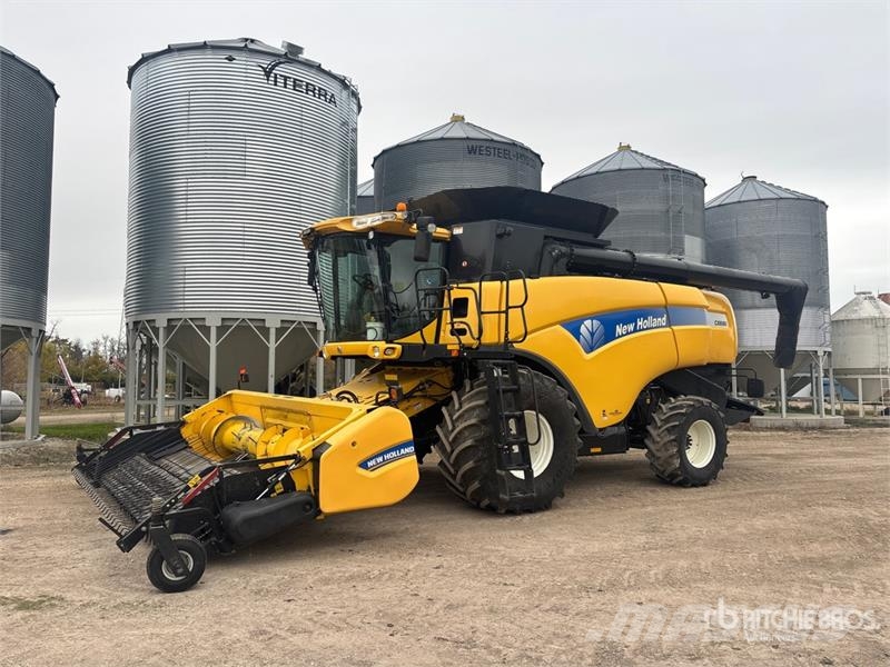 New Holland CX8080 Combine harvesters
