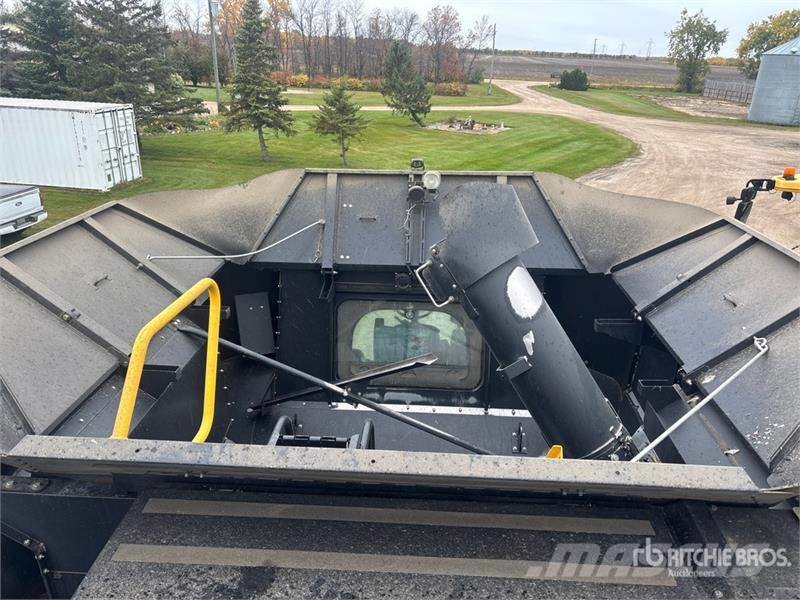 New Holland CX8080 Combine harvesters
