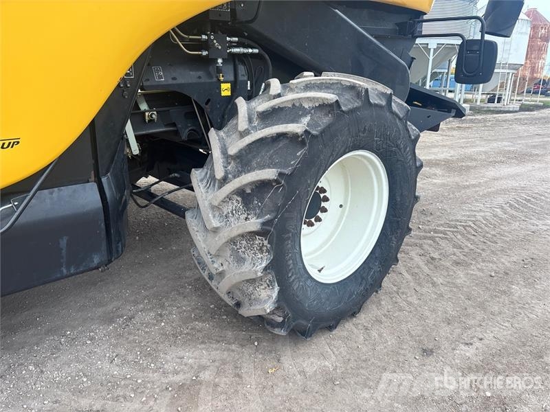 New Holland CX8080 Combine harvesters