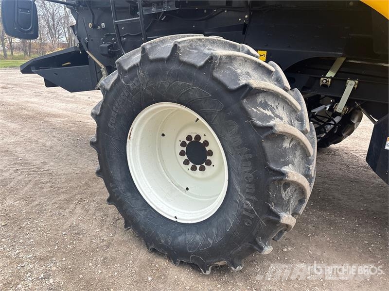 New Holland CX8080 Combine harvesters