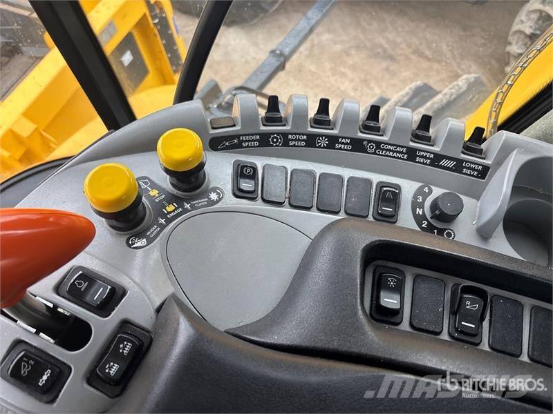 New Holland CX8080 Combine harvesters